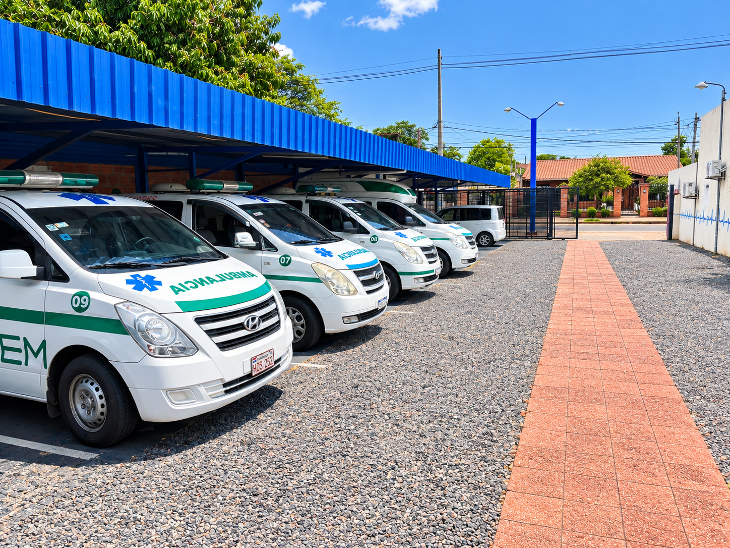 Flota de ambulancias de PEM en su base de Fernando de la Mora